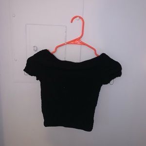 ★A off the shoulder cropped black shirt ★
